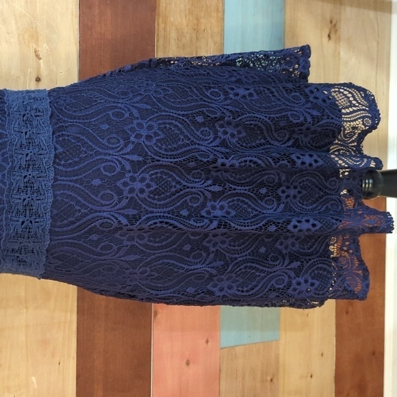 SMALL blue lace dress with lining and partial side zipper - Picture 3 of 6